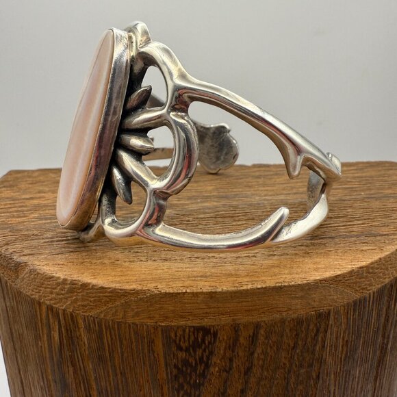 Navajo Sterling Silver Cuff – Pink Shell – Signed Francis L. Begay – Size 6.25" - Picture 4 of 6